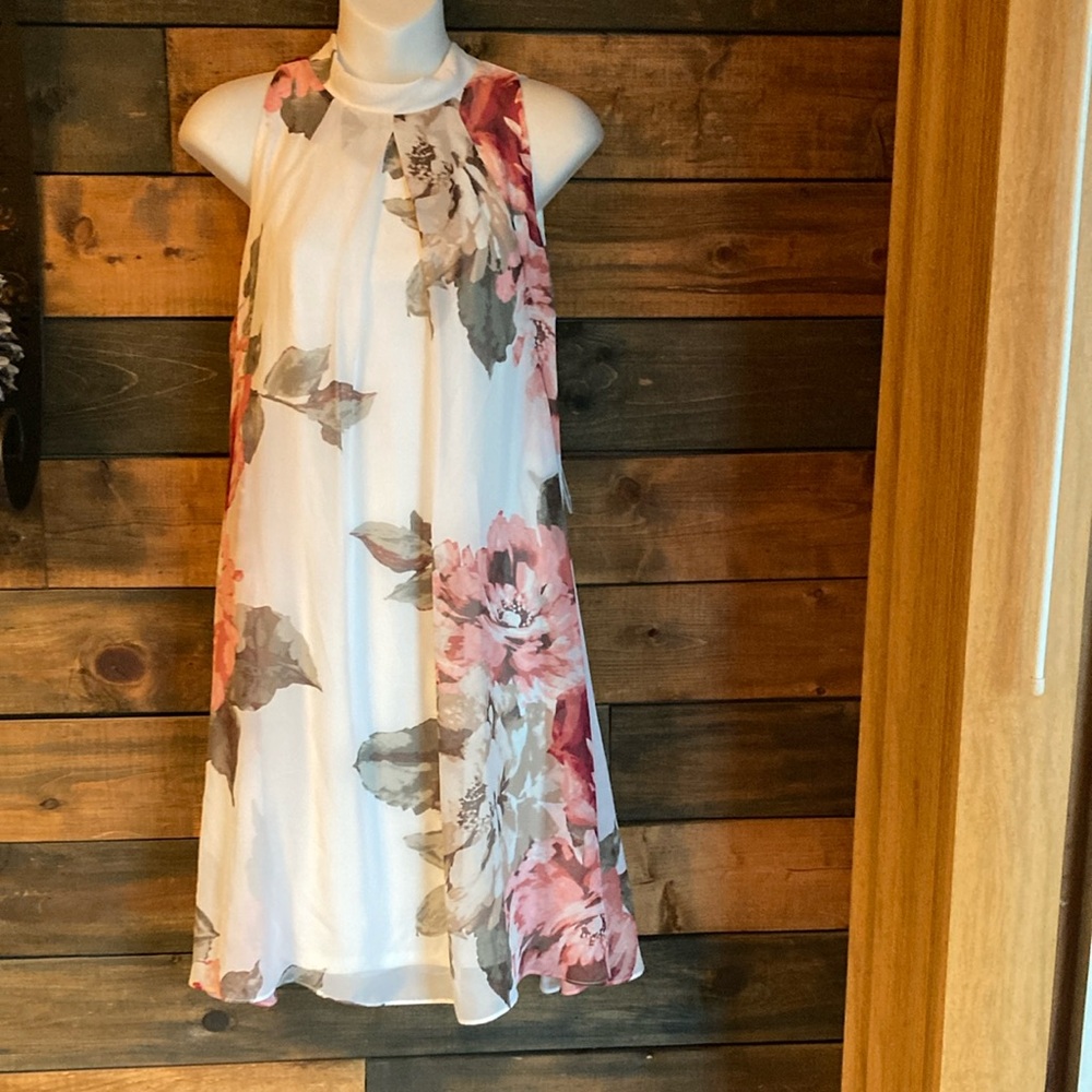 New Floral  Dress dress size6 !